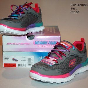 NWT Girls Skechers Sneakers - Size 1
